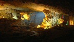 Sung Sot Cave - Surprising cave in Halong Bay